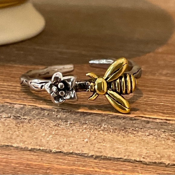 New Two Tone 925 Plated Fun Vintage Style Carved Bumble Bee & Pretty Flower Ring - Picture 1 of 9